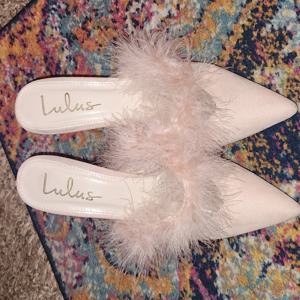 Lulu’s 8.5 Fazal Blush Suede Feather Pointed-Toe Mules - Picture 1 of 7